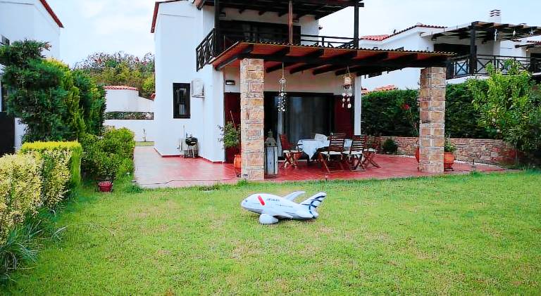 Villa with garden, barbeque & patio — photo 4