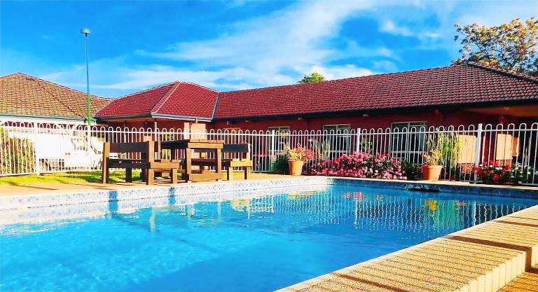 Motel  Parkes
