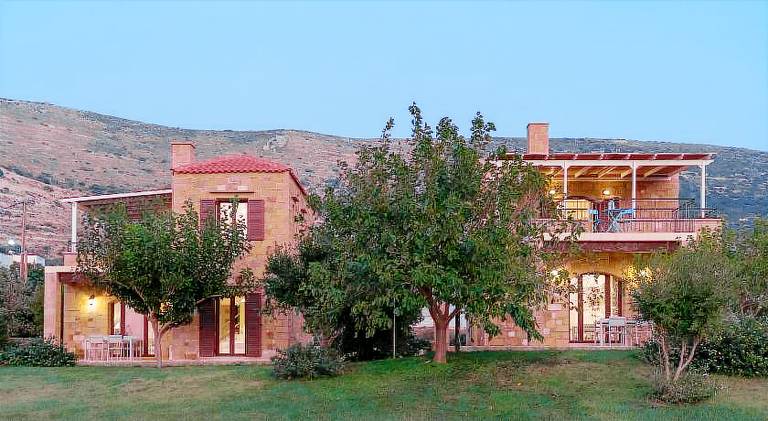 Villa with patio & grill — photo 5