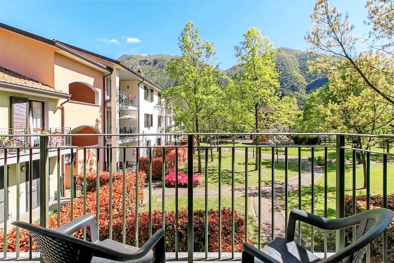 Child-friendly rental apartment with terrace & garden | Mountain view | Close to the beach | Pets are welcome — photo 3