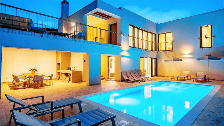 Villa with pool, terrace & garden — photo 2