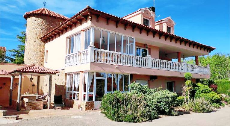 Charming villa with pool | Pets are welcome — photo 3