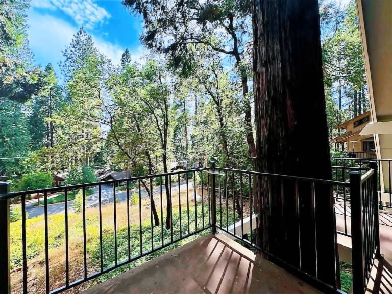 House  Pollock Pines