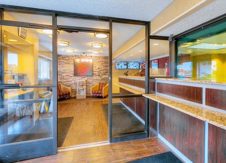 Red Roof Inn Memphis East — photo 4