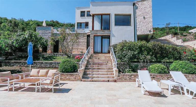 Villa with pool & jacuzzi — photo 5