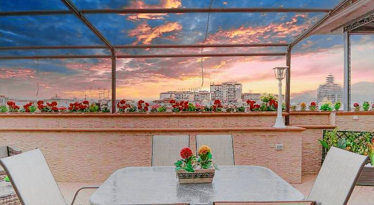 Vacation home with barbeque, private pool & terrace | Next to Naples Cathedral | Perfect for remote work — photo 3