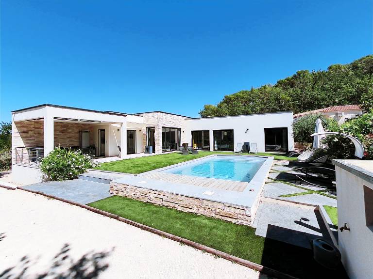 Villa Saint-Julien-de-Peyrolas