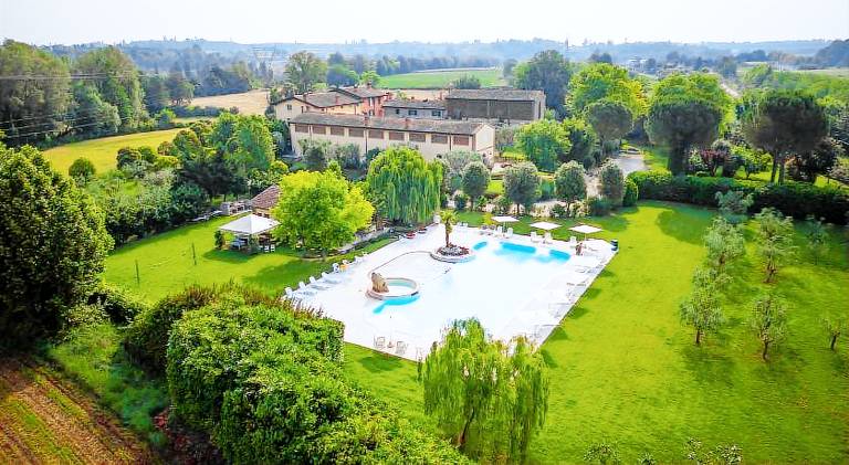 Farm with terrace, yard & pool | Pet-friendly in Mantua