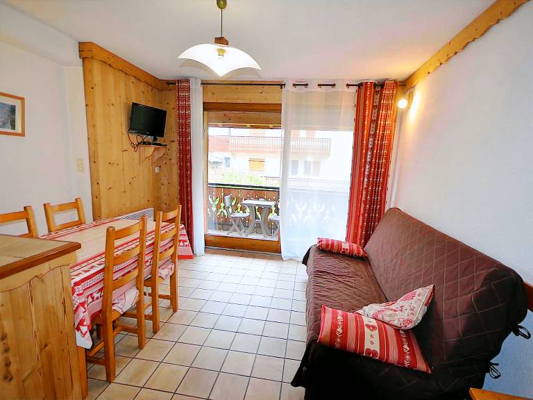 Charming Studio Near Village Center, 150m from Slopes, Balcony, Pet-Friendly — photo 2