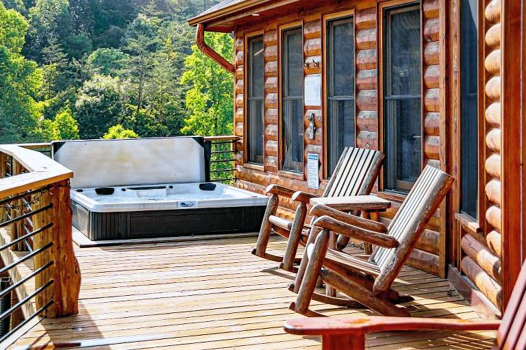 Cherokee Vista - Pet Friendly Mountain Views Hot Tub Shuffleboard Fire Pit — photo 4