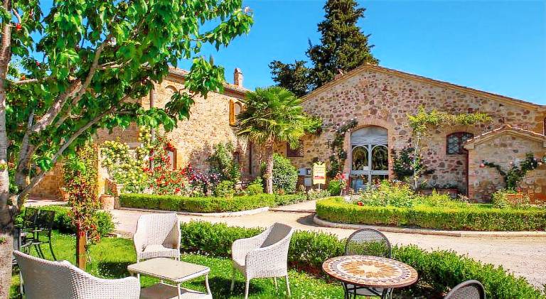 Farm with pool in Pienza