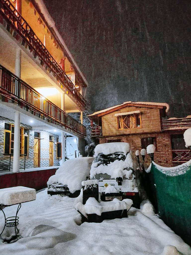 Bros Hostel & Yaara Cafe — photo 4