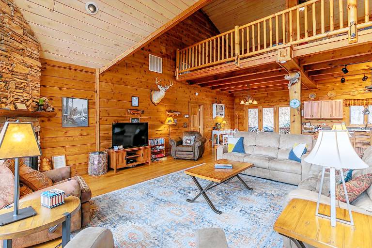 Raccoon's Paw Lodge - 1-level living! Pet Friendly Home with Pool Table, Hot tub, and Views — photo 5