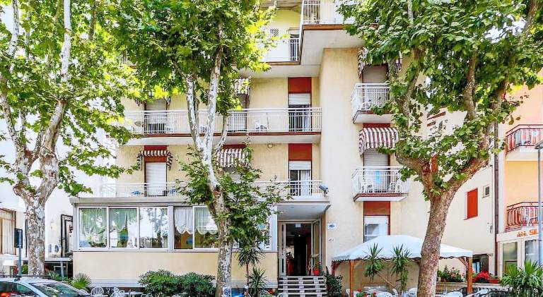 Hotel Elisabetta 2 stelle in Misano Adriatico