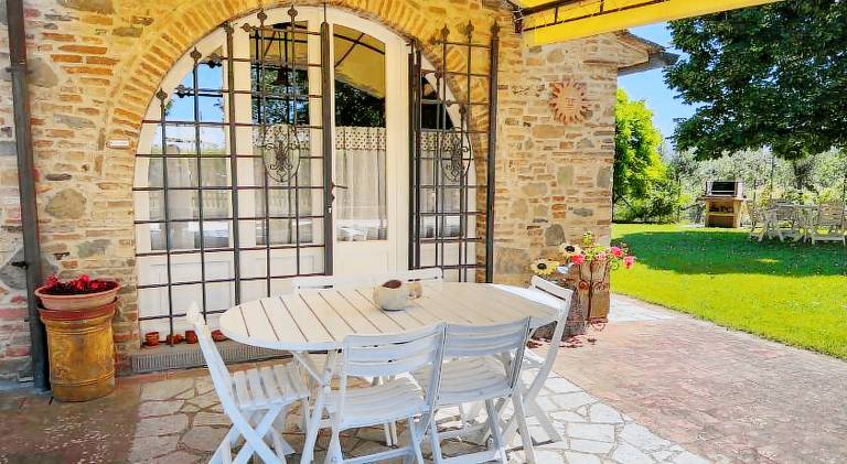 Vacation home with patio, pool & yard — photo 5