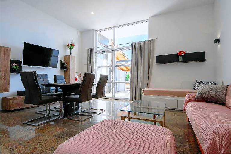 Apartment with terrace, barbeque & garden | Sea view — photo 2