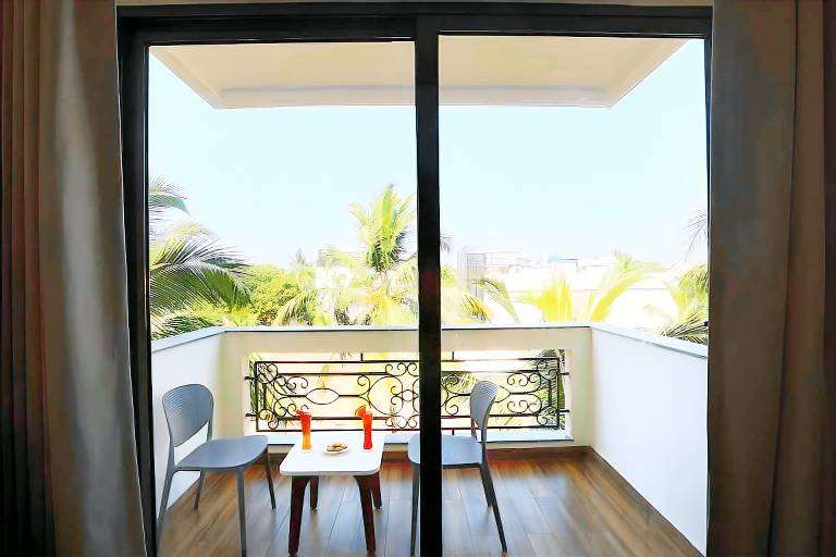 AD PREMIUM HOMES-3 — photo 4