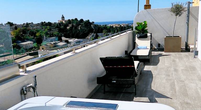 18 Dante Luxury Suites — photo 4