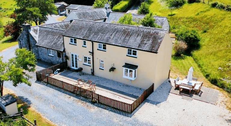 House with hot tub in Tenby