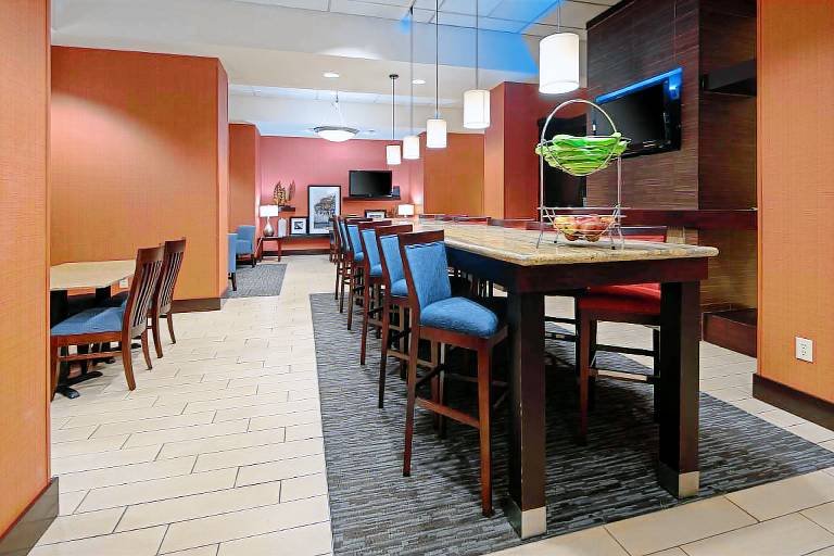 Hampton Inn & Suites Bremerton — photo 3
