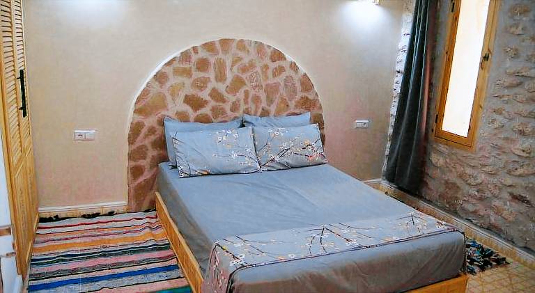 Apartment with yard — photo 2