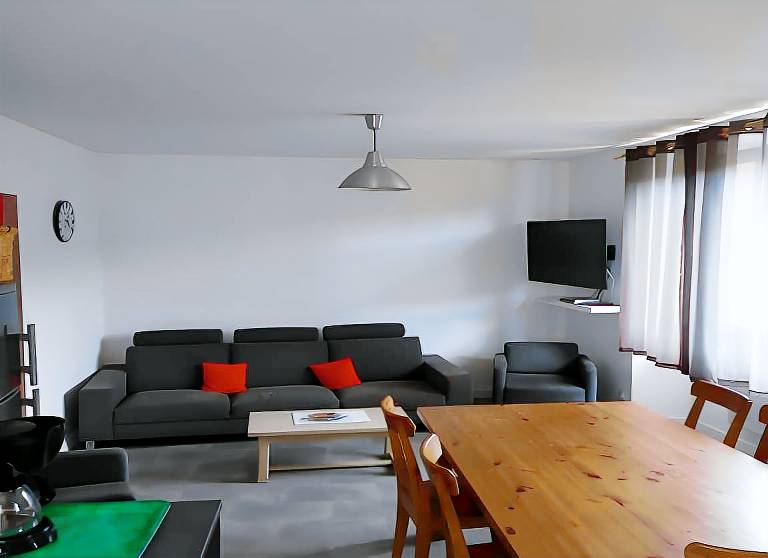 Grand Gîte Apartment with Mountain View, Shared Pool, and Wi-Fi — photo 2