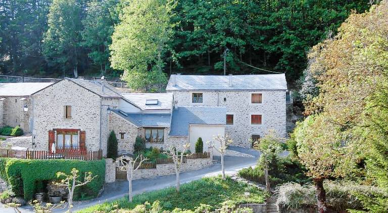 House with grill, terrace & garden in Castres