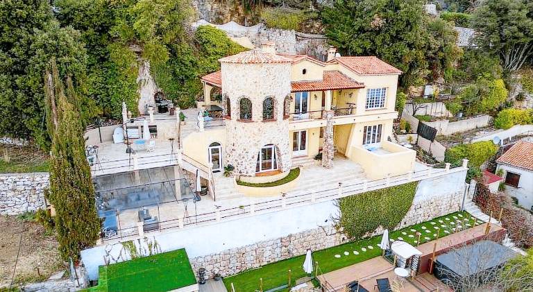 Villa with pool in Èze