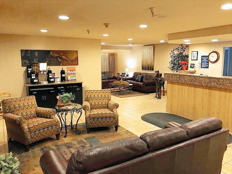 Monument Inn & Suites — photo 4