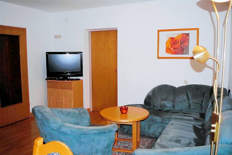 Child-friendly beautiful rental apartment with barbeque, yard & pool | Close to the ski | Pet-friendly — photo 2