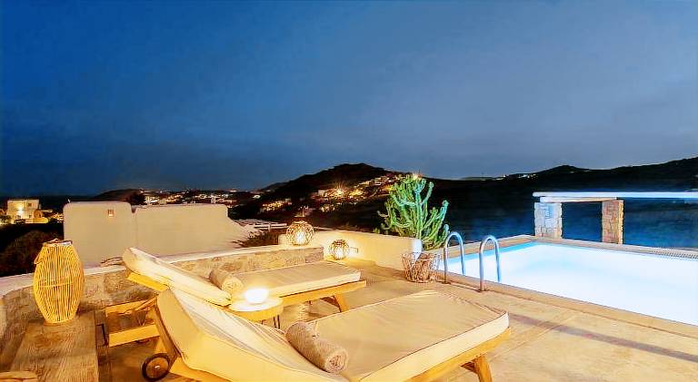 Villa with private pool, patio & yard — photo 3