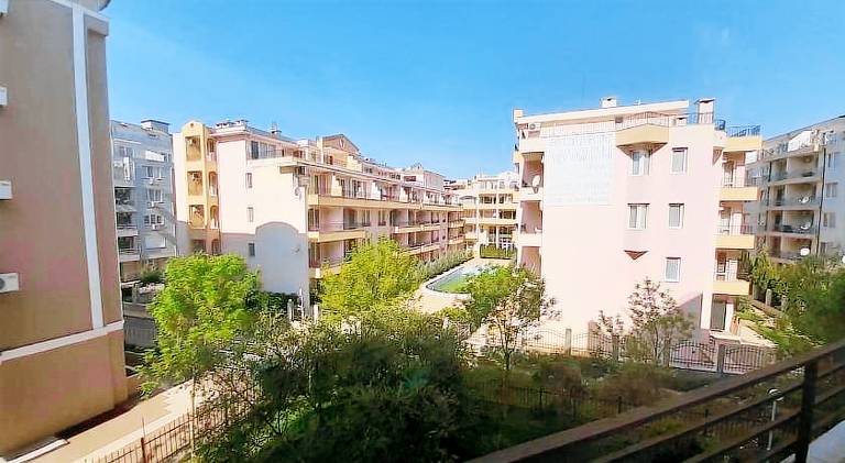 Holiday apartment with patio & private pool | Perfect for remote work — photo 3