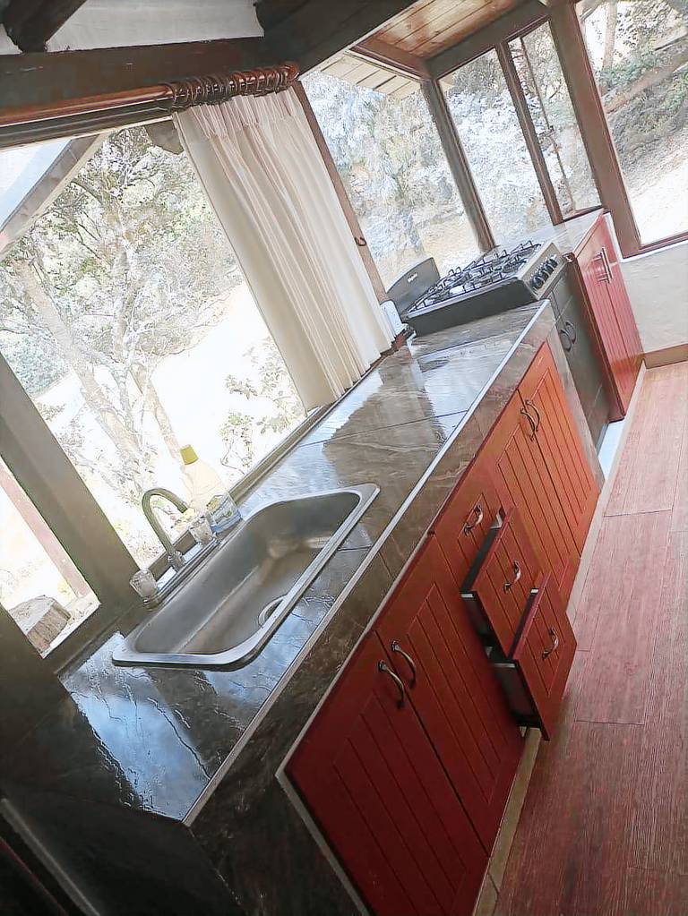 House with barbecue & yard | Pets allowed — photo 3