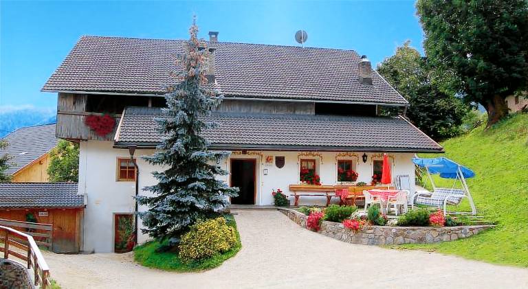 Farm with garden & terrace in Marebbe