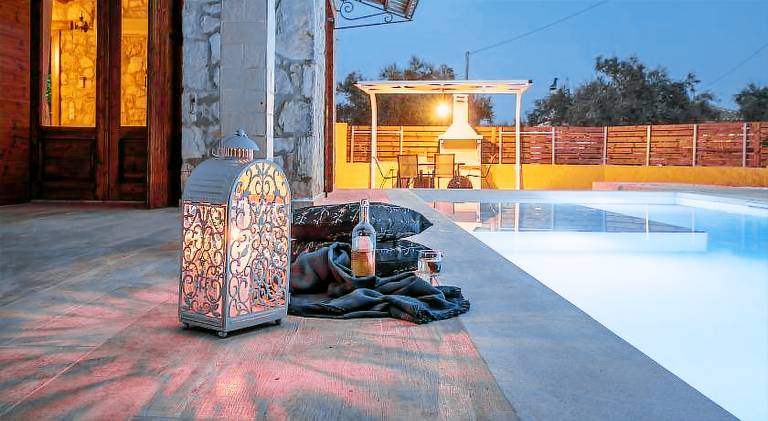 Villa with private pool, barbeque & garden — photo 2