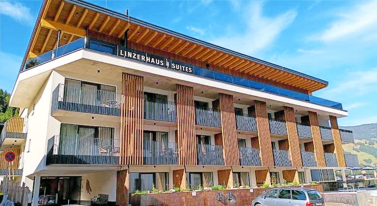 Nice serviced apartment with pool, sauna & garden | Next to the ski | Pets allowed in Saalbach-Hinterglemm