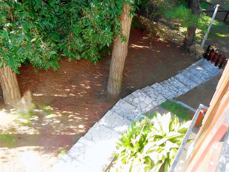 Vacation home with patio & yard | Next to the beach | Pet-friendly — photo 4
