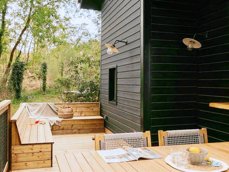 Bungalow with patio — photo 3
