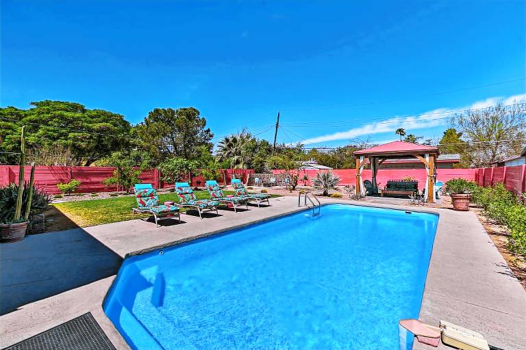 Vintage Las Vegas Oasis 3 Mi to the Strip