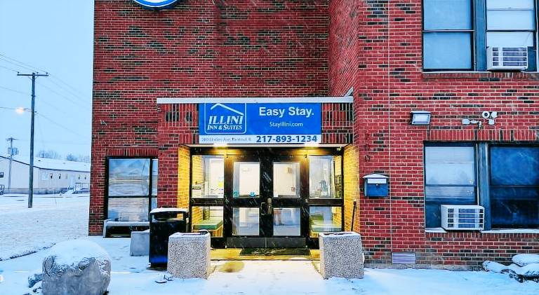 Illini Inn & Suites in Champaign, IL