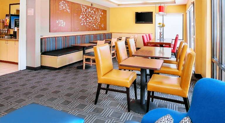 TownePlace Suites by Marriott Huntington — photo 4