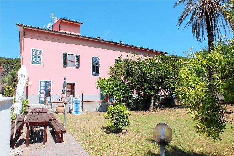 Children-friendly holiday apartment with barbeque & garden | Garden view | Dogs allowed in Campo nell'Elba