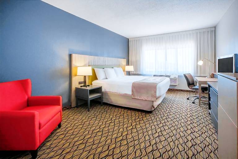 Days Inn & Suites by Wyndham Rochester Hills MI — photo 5