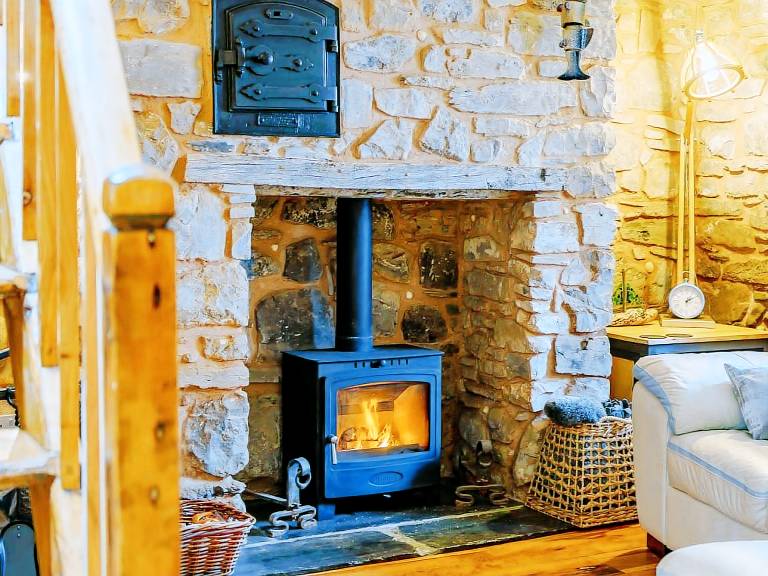 Cottage with barbeque, garden & terrace | Water view — photo 4