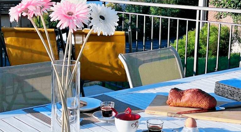 Vacation home with barbeque, yard & patio — photo 4