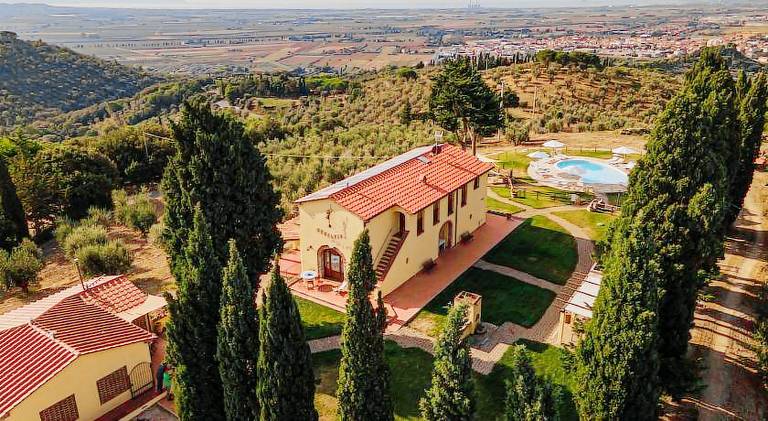 Farm with pool, BBQ & yard | Pets are welcome in Campiglia Marittima