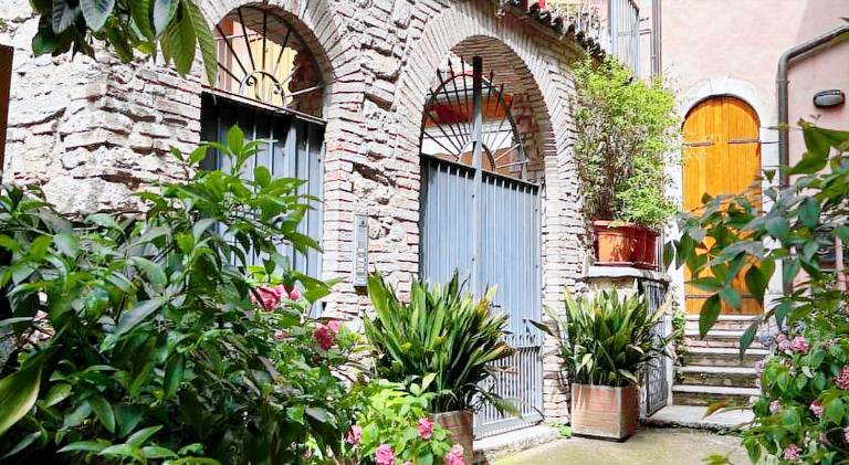 Rental apartment with pool in Desenzano del Garda