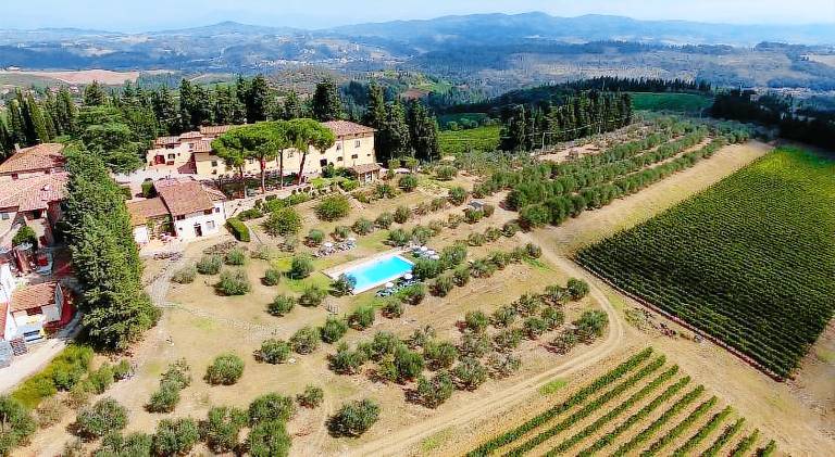 Family-friendly beautiful farm with barbecue, garden & terrace | Pets allowed in Montespertoli