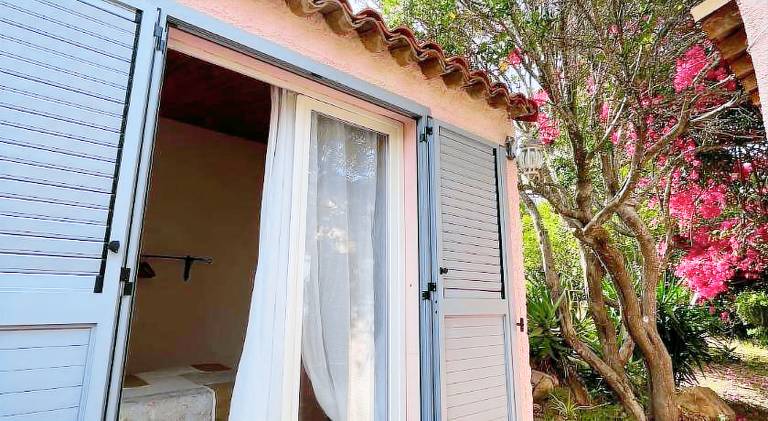 Holiday apartment with private pool, barbeque & garden — photo 4