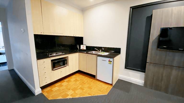Hotel 1 bedroom Apt with Gym in Melbourne CBD